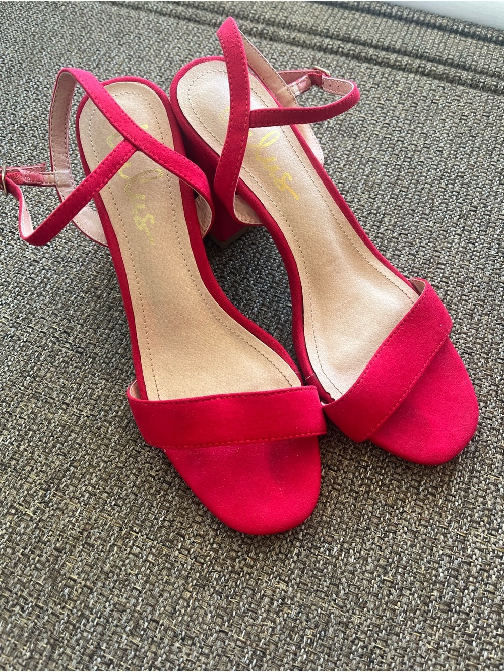 Lulu’s Red Faux Suede Open-Toe Strappy 3 Inch Block Heel Sandal Size 7